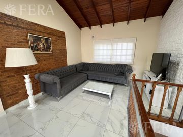 Venta casa 4 ambientes con galería, quincho y piscina en Sarandí