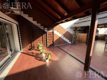Venta casa 4 ambientes con galería, quincho y piscina en Sarandí