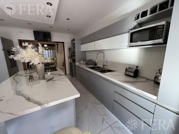 Venta casa 4 ambientes con galería, quincho y piscina en Sarandí