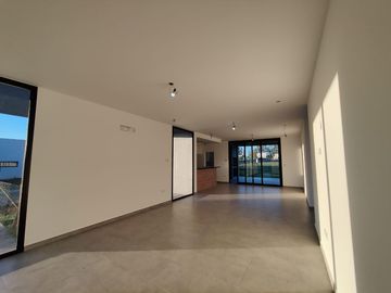 Casa en Santa Elisa Pilar del Este