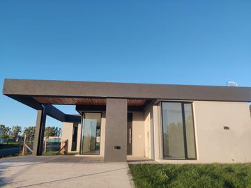 Casa en Santa Elisa Pilar del Este