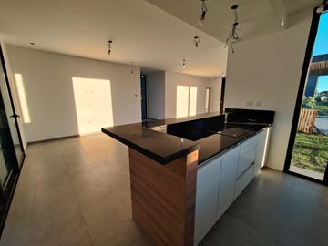 Casa en Santa Elisa Pilar del Este