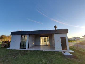 Casa en Santa Elisa Pilar del Este