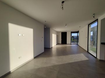 Casa en Santa Elisa Pilar del Este