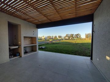 Casa en Santa Elisa Pilar del Este