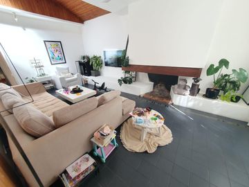 ESPECTACULAR PH 2 PLANTAS BALCÓN TERRAZA EN OLIVOS/ZONA QUINTA PRESIDENCIAL-CALLE CORTADA CON ROTONDA-POSIBILIDAD DE OBTENER 3 UNIDADES.