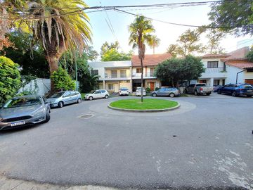 ESPECTACULAR PH 2 PLANTAS BALCÓN TERRAZA EN OLIVOS/ZONA QUINTA PRESIDENCIAL-CALLE CORTADA CON ROTONDA-POSIBILIDAD DE OBTENER 3 UNIDADES.