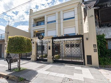 Venta departamento 2 ambientes con balcon y parrilla en Ramos Mejia.