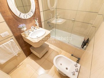 Venta departamento 2 ambientes con balcon y parrilla en Ramos Mejia.