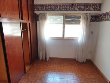 Propiedad Cuatro ambientes cercano a Bernal centro