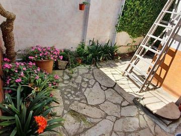 Propiedad Cuatro ambientes cercano a Bernal centro