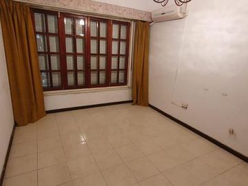 Propiedad Cuatro ambientes cercano a Bernal centro