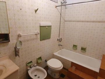 Propiedad Cuatro ambientes cercano a Bernal centro