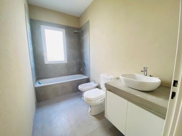 Casa en Santa Emilia, Pilar del este