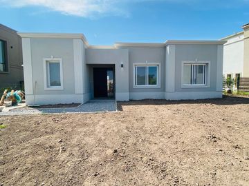 Casa en Santa Emilia, Pilar del este