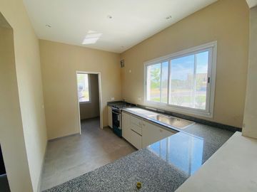 Casa en Santa Emilia, Pilar del este
