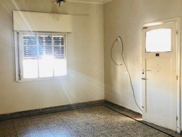 Belgrano 4300, Wilde ¡Amplia casa de 4 ambientes en venta, sobre Avenida! ¡Ideal emprendimiento!