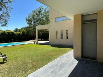Casa en venta en Roldán