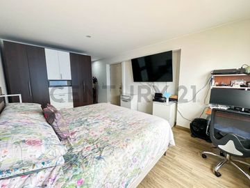 VENTA DE DEPARTAMENTO DUPLEX CON VISTA EXTERNA, EN MIRAFLORES