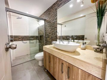 VENTA DE DEPARTAMENTO DUPLEX CON VISTA EXTERNA, EN MIRAFLORES
