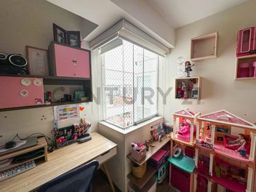 VENTA DE DEPARTAMENTO DUPLEX CON VISTA EXTERNA, EN MIRAFLORES