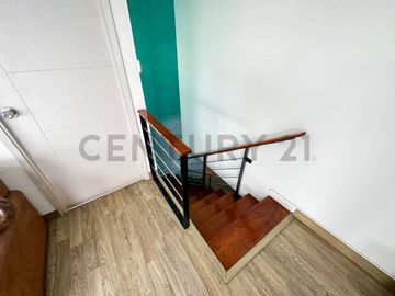 VENTA DE DEPARTAMENTO DUPLEX CON VISTA EXTERNA, EN MIRAFLORES
