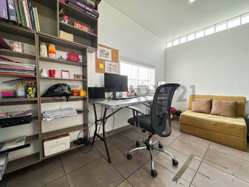 VENTA DE DEPARTAMENTO DUPLEX CON VISTA EXTERNA, EN MIRAFLORES
