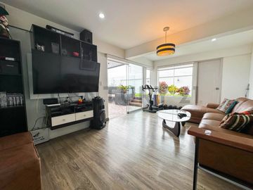 VENTA DE DEPARTAMENTO DUPLEX CON VISTA EXTERNA, EN MIRAFLORES