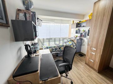 VENTA DE DEPARTAMENTO DUPLEX CON VISTA EXTERNA, EN MIRAFLORES
