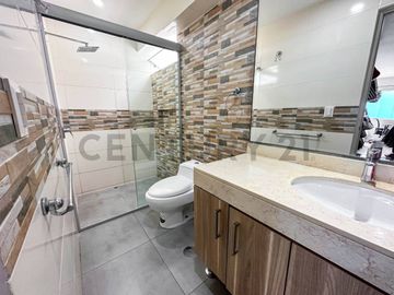 VENTA DE DEPARTAMENTO DUPLEX CON VISTA EXTERNA, EN MIRAFLORES