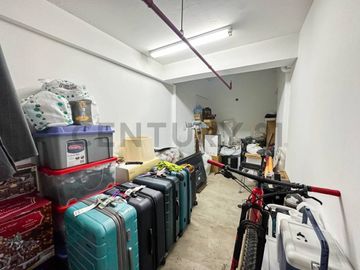VENTA DE DEPARTAMENTO DUPLEX CON VISTA EXTERNA, EN MIRAFLORES