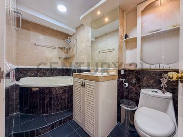 En venta Dúplex con terraza en San Borja.