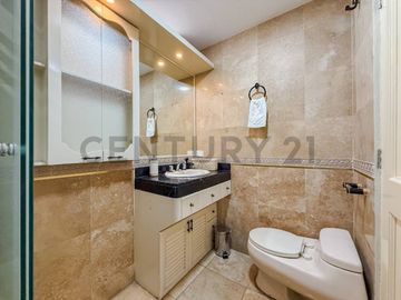 En venta Dúplex con terraza en San Borja.