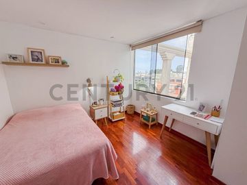 En venta Dúplex con terraza en San Borja.