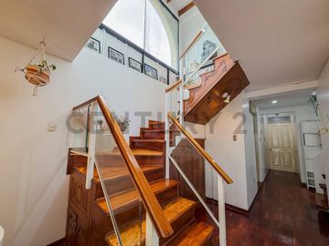 En venta Dúplex con terraza en San Borja.