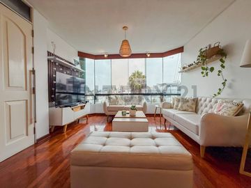 En venta Dúplex con terraza en San Borja.
