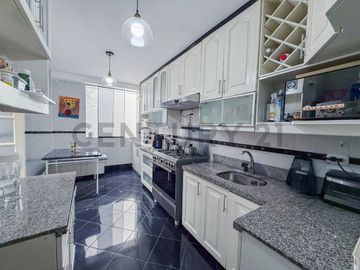 En venta Dúplex con terraza en San Borja.