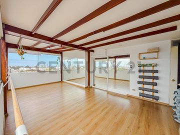 En venta Dúplex con terraza en San Borja.