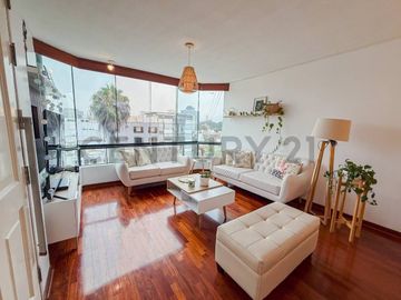 En venta Dúplex con terraza en San Borja.