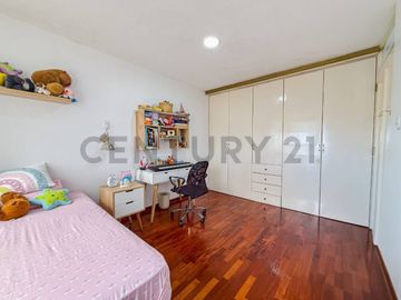 En venta Dúplex con terraza en San Borja.