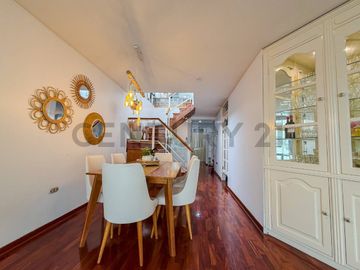 En venta Dúplex con terraza en San Borja.