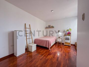 En venta Dúplex con terraza en San Borja.