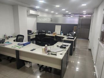Depósito en Venta de 680m2 cub en Ramos Mejia