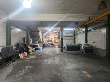 Depósito en Venta de 680m2 cub en Ramos Mejia