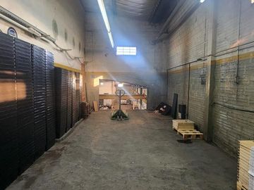 Depósito en Venta de 680m2 cub en Ramos Mejia
