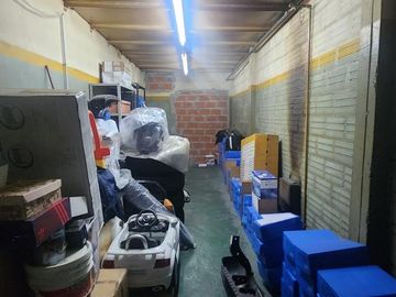 Depósito en Venta de 680m2 cub en Ramos Mejia