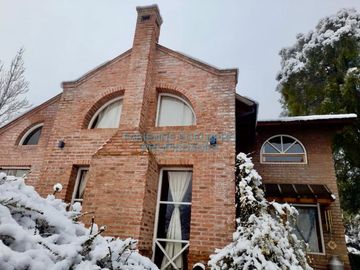 Venta casa 5 dormitorios con hermoso entorno Altos de Chapelco - San Martin De Los Andes