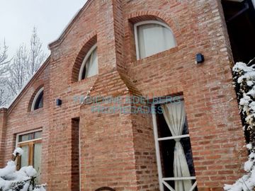 Venta casa 5 dormitorios con hermoso entorno Altos de Chapelco - San Martin De Los Andes