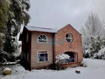 Venta casa 5 dormitorios con hermoso entorno Altos de Chapelco - San Martin De Los Andes