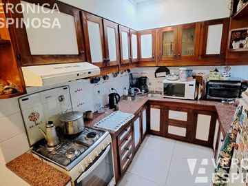 CASA VENTA - HAEDO SUR- CUATRO AMBIENTES - COCHERA - PATIO
